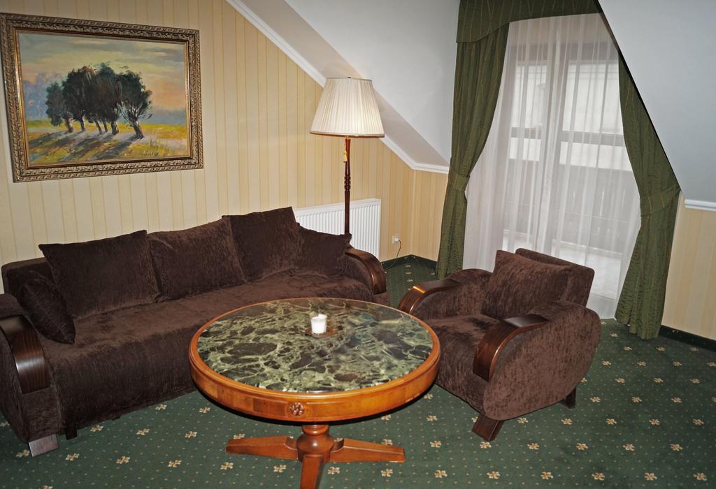 טיקוצ'ין Villa Regent מראה חיצוני תמונה